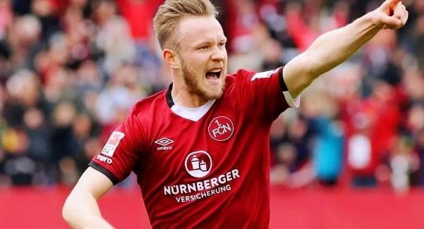  帕德博恩升班马表现抢眼，德甲首秀即展露锋芒