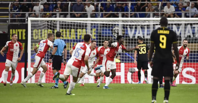  里昂主场憾平洛里昂错失缩小分差良机  