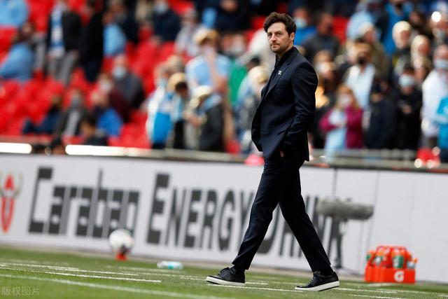  孙兴慜梅开二度难救主，热刺憾负维拉遭两连败  