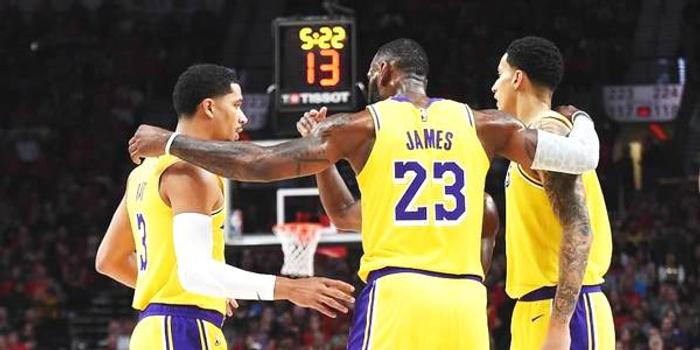  艾顿统治内线攻防，开拓者憾负太阳暴露短板